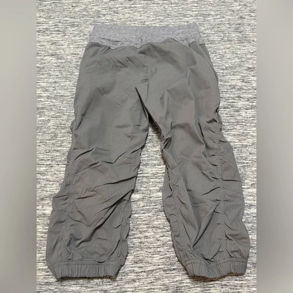 Ivivva Crops Size 10 - Picture 4 of 4